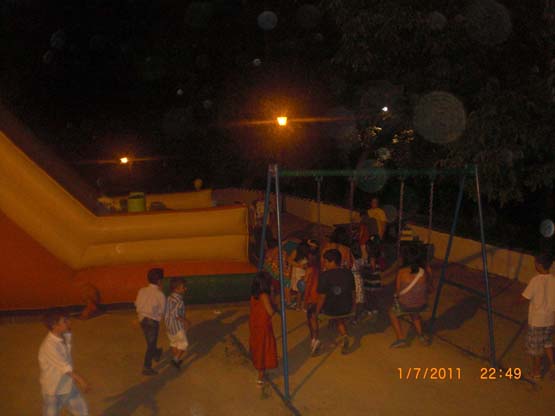 Zona infantil habilitada para el entretenimiento de los niños asistentes al evento