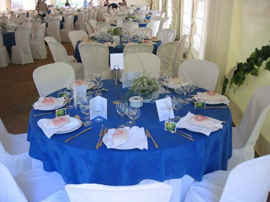 Catering preparado para una boda en una carpa habilitada en del Huertecillo