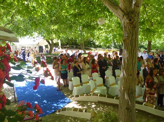 Asistentes a una boda celebrada en el Huertecillo