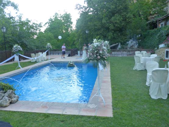 La piscina del Huertecillo engalanada para una boda