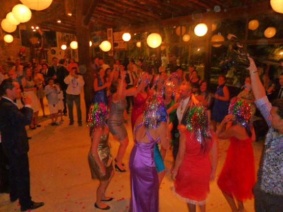 Fiesta en la celebración de una boda en el Chambao del Huertecillo