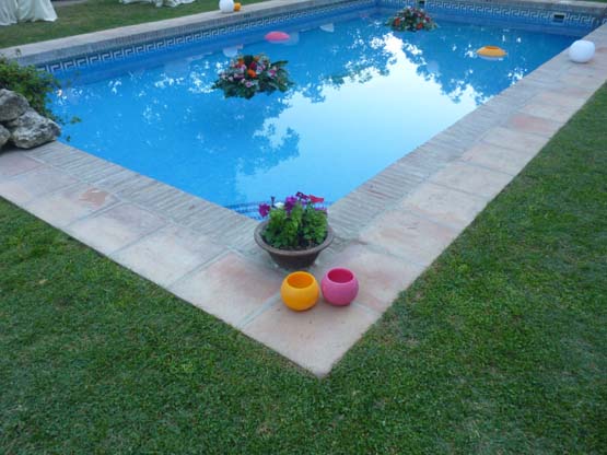 La piscina del Huertecillo decorada para la celebración de un evento